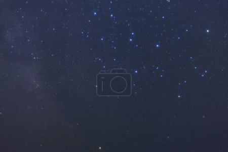 Foto de Galaxia Vía Láctea con estrellas y polvo espacial en el universo - Imagen libre de derechos