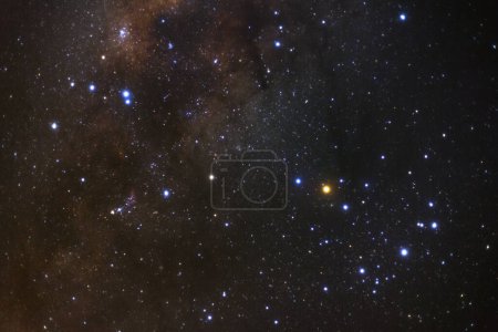 Foto de Constelación de Escorpio y el centro de la galaxia de la Vía Láctea, Fotografía de larga exposición, con grano - Imagen libre de derechos