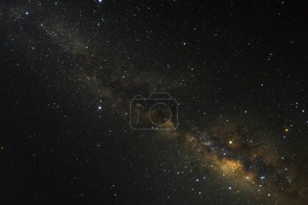 Foto de Galaxia claramente lechosa con estrellas y polvo espacial en el universo - Imagen libre de derechos
