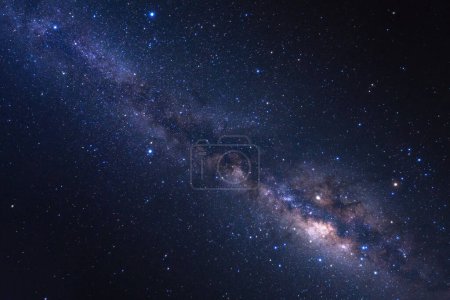 Téléchargez les photos : Galaxie clairement laiteuse avec des étoiles et de la poussière spatiale dans l'univers - en image libre de droit