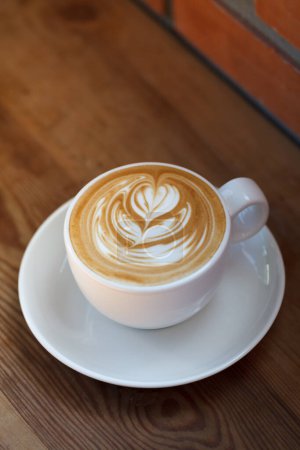 Foto de Café latte arte en la cafetería en color vintage filtro - Imagen libre de derechos