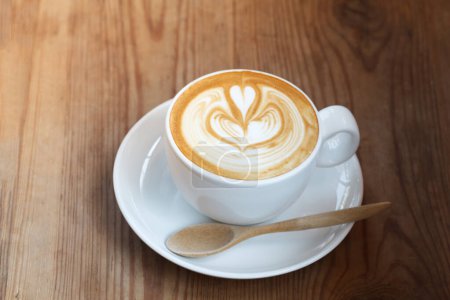 Foto de Café latte arte en la cafetería en color vintage filtro - Imagen libre de derechos