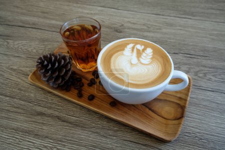Téléchargez les photos : Café latte art et thé chaud au café - en image libre de droit