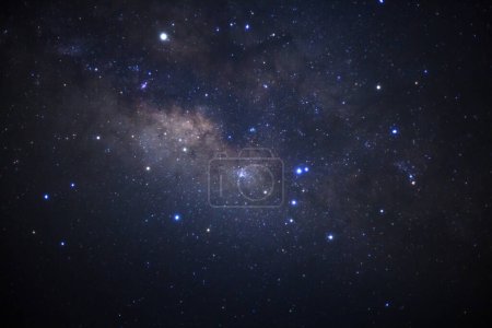 Téléchargez les photos : Ciel étoilé et galaxie de la Voie lactée avec étoiles et poussière spatiale dans l'univers - en image libre de droit