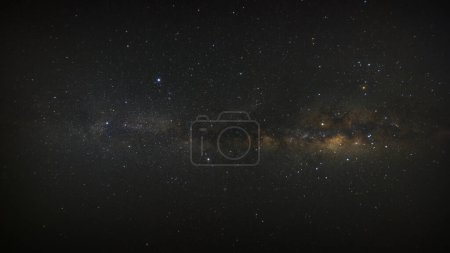Foto de Galaxia Vía Láctea Panorama con estrellas y polvo espacial en el universo. Alta resolución - Imagen libre de derechos