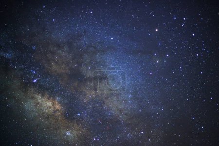 Téléchargez les photos : Gros plan de la galaxie de la Voie lactée avec des étoiles et de la poussière spatiale dans l'univers - en image libre de droit