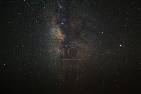 Foto de Primer plano de la galaxia Vía Láctea con estrellas y polvo espacial en el universo - Imagen libre de derechos