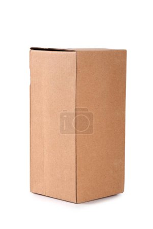 Téléchargez les photos : Boîte en carton isolée sur fond blanc - en image libre de droit