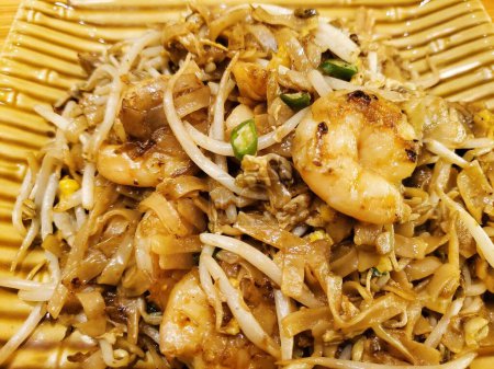 Photo for Close up of spicy rice noodle with shrimp and bean sprouts - Royalty Free Image