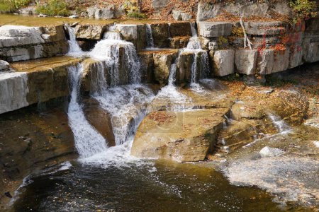 Téléchargez les photos : The view of the small waterfalls near Taughannock Falls State Park, New York, U.S.A - en image libre de droit