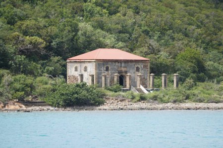 Das Garnisonshaus an der Bucht auf Hassel Island in der Nähe von St. Thomas, US Virgin Island