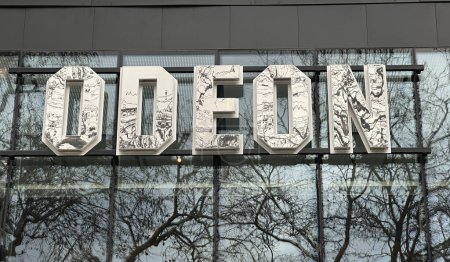 Téléchargez les photos : Londres, Angleterre - 13 mars 2023 : Odeon Cinema à Leicester Square, le premier Dolby Theatre au Royaume-Uni - en image libre de droit
