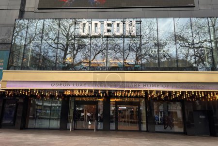 Téléchargez les photos : Londres, Angleterre - 13 mars 2023 : Odeon Cinema à Leicester Square, le premier Dolby Theatre au Royaume-Uni - en image libre de droit