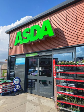 Foto de Milton Kenes, Inglaterra 21 de abril de 2023: Supermercado ASDA en Newton leys - Imagen libre de derechos