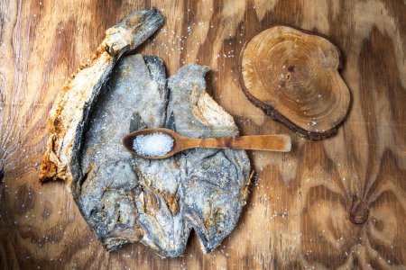 Téléchargez les photos : Top view of whole salted cod with skin on a rustic wood. Ingredient for cooking the fanesca - en image libre de droit