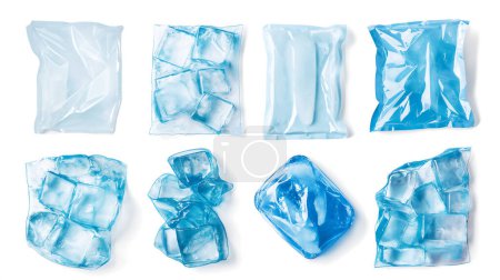 Varias bolsas de plástico llenas de agua y cubitos de hielo azul sobre un fondo blanco. ilustración por generative ai