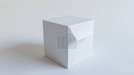 Una simple urna blanca con una ranura en la parte superior, sobre un fondo blanco.
