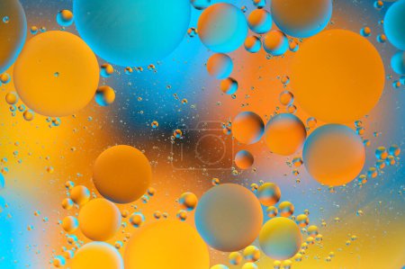 Foto de Manchas azules y anaranjadas con círculos multicolores similares a la galaxia y al microcosmos 29 - Imagen libre de derechos