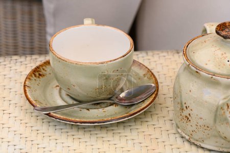 tasse de thé sur la table dans un café 1