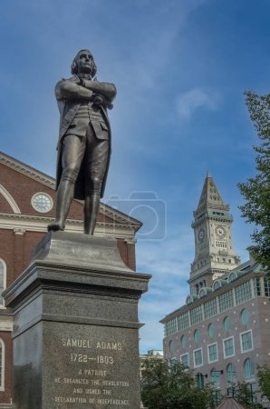 Téléchargez les photos : Boston, Massachusetts. USA - August 20, 2012. Statue of Samuel Adams in front of historic Faneuil Hall - en image libre de droit