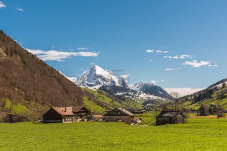 Foto de Valle de Toggenburg con vistas a Wildhuser Schafberg, Wildhaus-Alt St. Johann, Canton St. Gallen, Suiza - Imagen libre de derechos