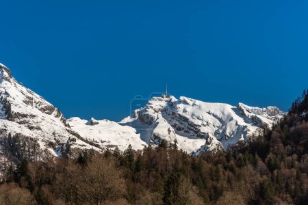 Foto de Vista del monte cubierto de nieve. Saentis, Wildhaus-Alt St Johann, Canton St. Gallen, Suiza - Imagen libre de derechos