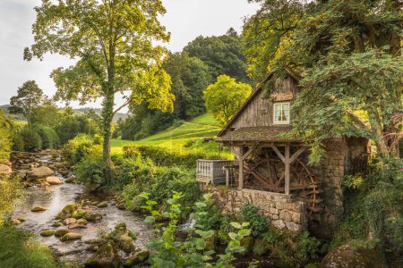 Téléchargez les photos : Moulin à eau historique dans la Forêt Noire, Ottenhoefen, Bade-Wurtemberg, Allemagne - en image libre de droit