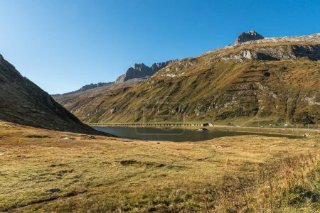 Lac au sommet du col de l'Oberalp, Oberalpsee, Andermatt, canton d'Uri, Suisse