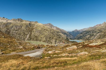 Téléchargez les photos : Grimsel Pass Road, surplombant les lacs Grimselsee et Raeterichsbodensee, deux réservoirs situés dans la région du Grimsel de l'Oberland bernois, Guttannen, canton de Berne, Suisse - en image libre de droit