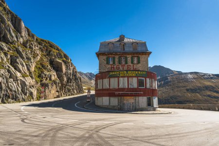 Foto de Obergoms, Cantón de Valais, Suiza - 26 de septiembre de 2023. Legendario hotel abandonado Belvedere en Furka Pass - Imagen libre de derechos