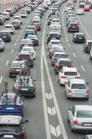 Foto de Congestión de automóviles en la estación de peaje de autopistas - Imagen libre de derechos