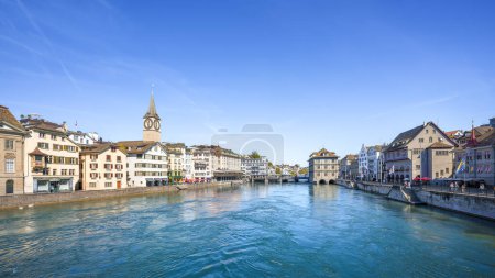 Foto de Vista a lo largo del río Limat en zurich, Suiza - Imagen libre de derechos