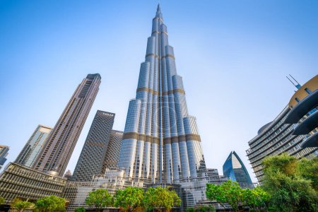 Téléchargez les photos : DUBAI, VAE - 27. June 2023 the famous Burj Khalifa during sunrise - en image libre de droit