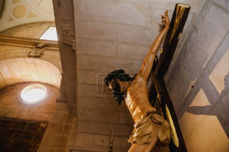 Téléchargez les photos : Crucifix dans la sainte croix - en image libre de droit