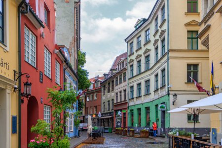 Téléchargez les photos : The Old Town in Riga is the oldest part of the city on the right bank of the Daugava River (Western Dvina), famous for its cathedrals and other historical buildings. - en image libre de droit
