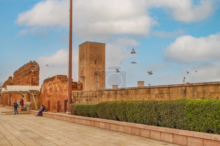 Foto de Torre Hasan situada en la capital marroquí Rabat. La construcción comenzó en 1195 por Yacub al-Mansur. - Imagen libre de derechos
