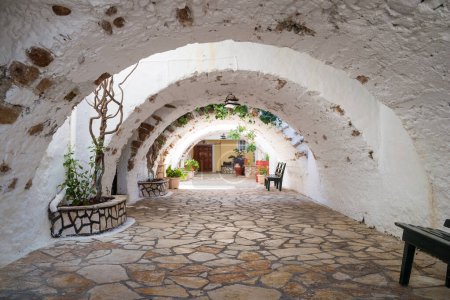 Foto de Dentro del hermoso Monasterio de la Santísima Theotokos en Palaiokastritsa, Corfú, Grecia - Imagen libre de derechos