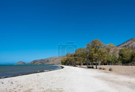 Téléchargez les photos : Beau paysage au bord de la mer dans la bande de Sagiada, Igoumenitsa, Grèce, près de la frontière avec l'Albanie - en image libre de droit
