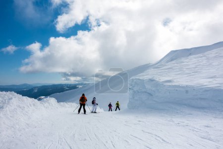 Foto de 02 de febrero 2022 - Grevena, Grecia - Las magníficas pistas nevadas de la estación de esquí de Vasilitsa - Imagen libre de derechos