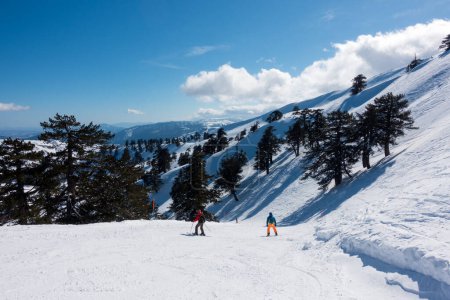 Foto de 02 de febrero 2022 - Grevena, Grecia - Las magníficas pistas nevadas de la estación de esquí de Vasilitsa - Imagen libre de derechos