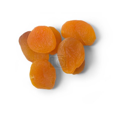 Téléchargez les photos : Délicieux abricots secs isolés sur fond transparent.Convient au projet de scènes d'éléments alimentaires. - en image libre de droit