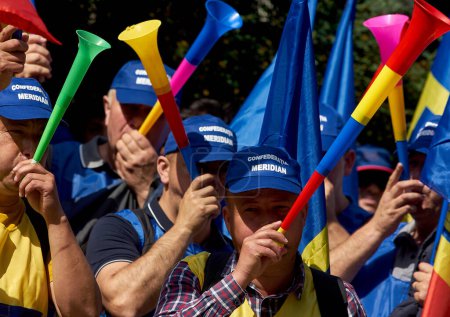 Téléchargez les photos : Bucarest, Roumanie. 29 mai 2023 : Manifestation des cheminots roumains devant le ministère roumain des Transports et de l'Infrastructure. La Fédération des syndicats de transporteurs ferroviaires de Roumanie exige des salaires plus élevés, pari - en image libre de droit