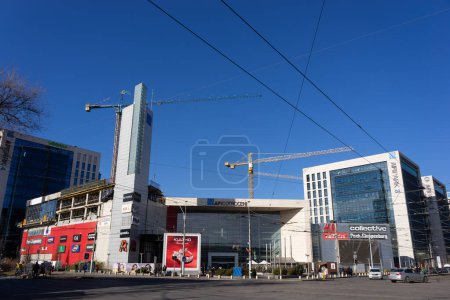 Foto de Bucharest, Romania - January 16, 2024: AFI Cotroceni, the largest mall in Romania, in Bucharest. - Imagen libre de derechos