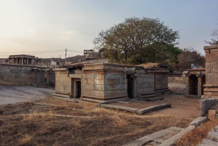 Téléchargez les photos : Ruines du temple Prasanna Narasimha. Hampi. Inde. - en image libre de droit