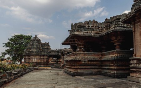 Sri Veeranarayana Swamy Belavadi Tempel ist der größte hinduistische Tempel der Hoysala Architektur. Indien