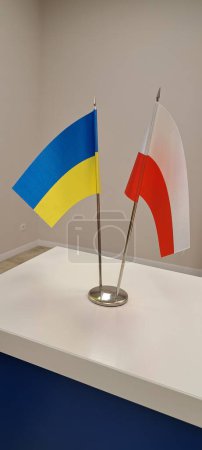 Foto de Dos banderas de Ucrania y Polonia, amarillo-azul y rojo-blanco - Imagen libre de derechos