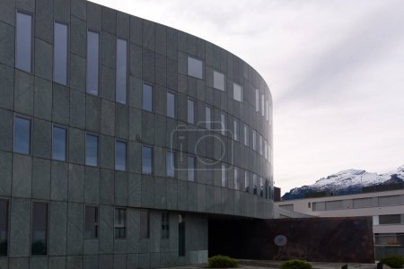 Téléchargez les photos : Vaduz, Lietchenstein - 2 jan 2023 : siège opérationnel de la société immobilière Confida. Photo de haute qualité - en image libre de droit