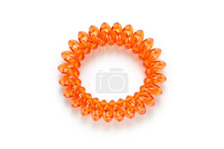 Orange Telefondraht-Haarband auf weißem Hintergrund