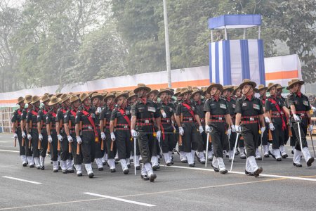 Téléchargez les photos : Assam Rifles Officers preparing for taking part in the upcoming Indian Republic Day parade at Indira Gandhi Sarani, Kolkata, West Bengal, India on January 2023 - en image libre de droit