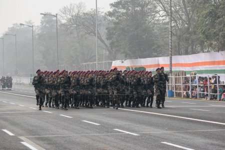 Téléchargez les photos : Indian Army Officers preparing for taking part in the upcoming Indian Republic Day parade at Indira Gandhi Sarani, Kolkata, West Bengal, India on January 2023 - en image libre de droit